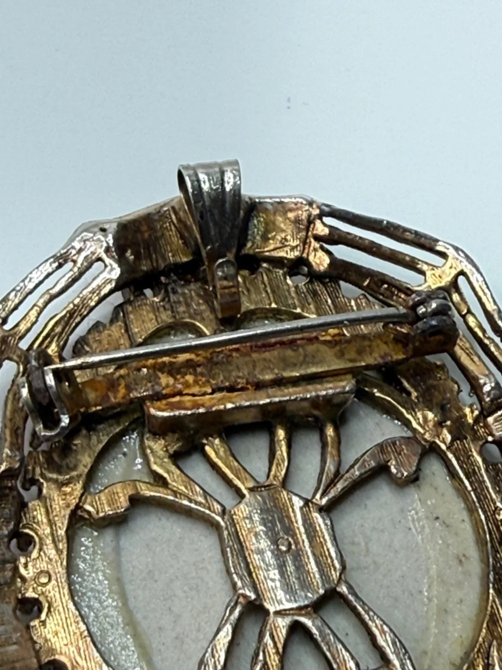 N/A oval brooch